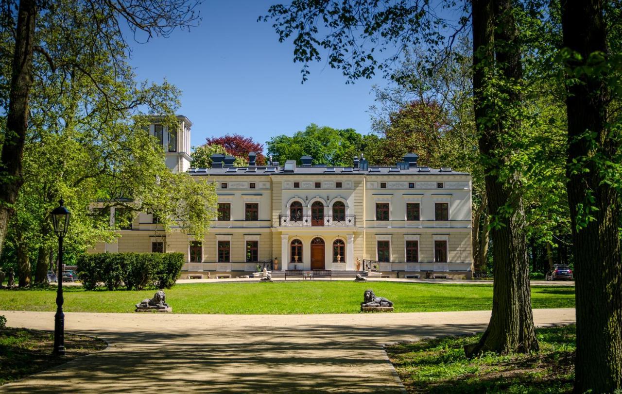 Palac Wierzbiczany Gniewkowo Exterior foto